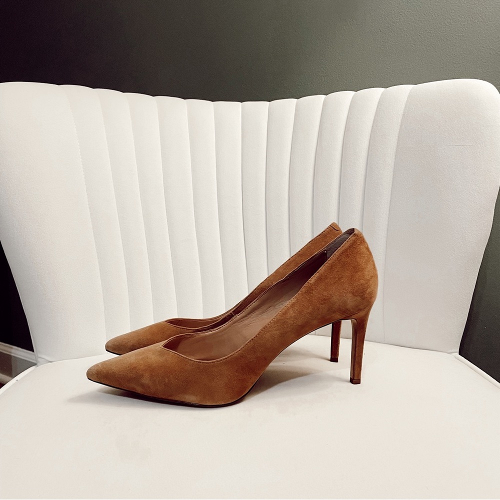 Banana Republic Tan Suede Heels/ Pumps